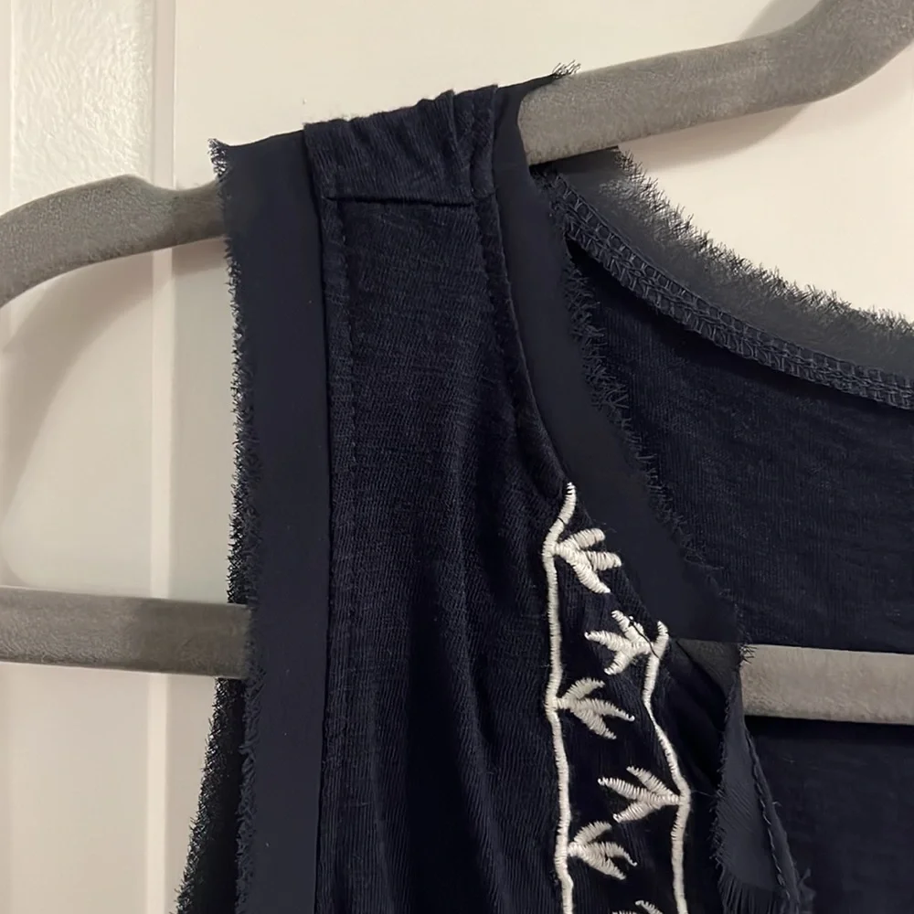 Embroidered top - Picture 4 of 5